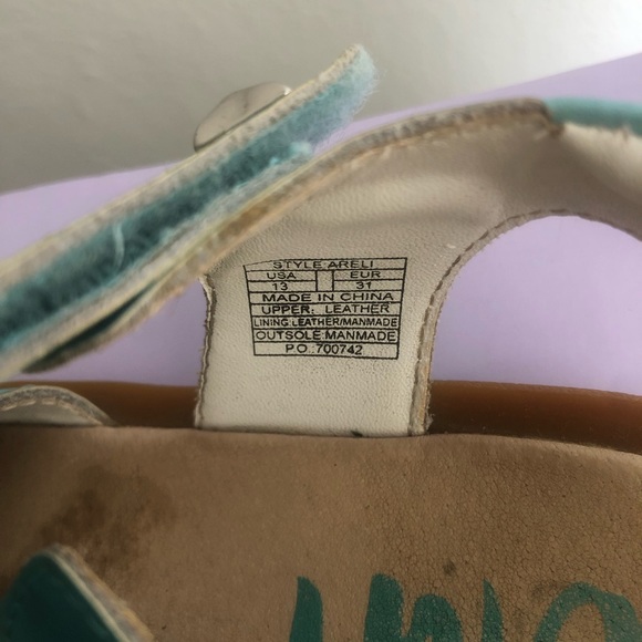 Free Umi leather upper sandal with padded heel strap velcro width adjustments - Picture 9 of 9